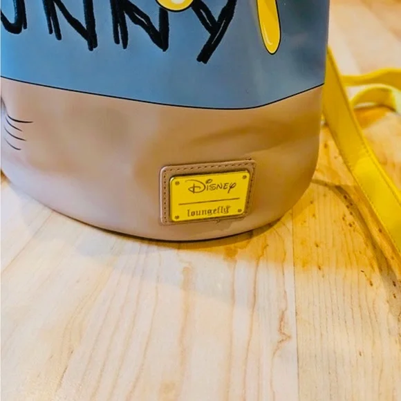 NWT Loungefly Winnie the Pooh convertible - Picture 4 of 5